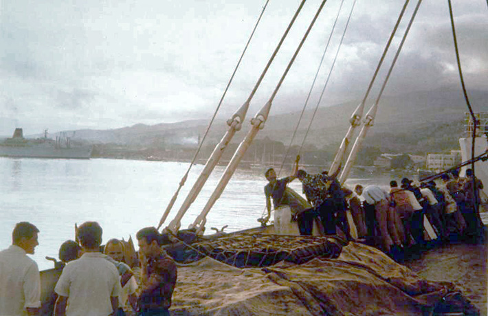 Tahitien arriving at Papeete
